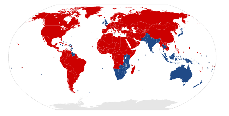 Imagen: En rojo países que conducen por la derecha, azul por la izquierda. Wikimedia Commons